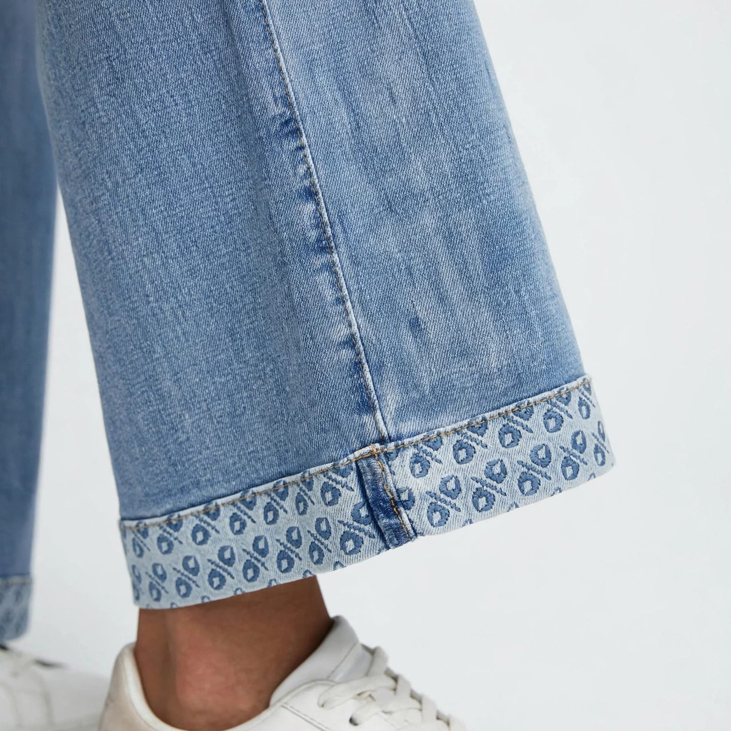 Women's Wide Leg High Rise Jeans - Light Wash Blue Denim with Embroidered Hem #00348